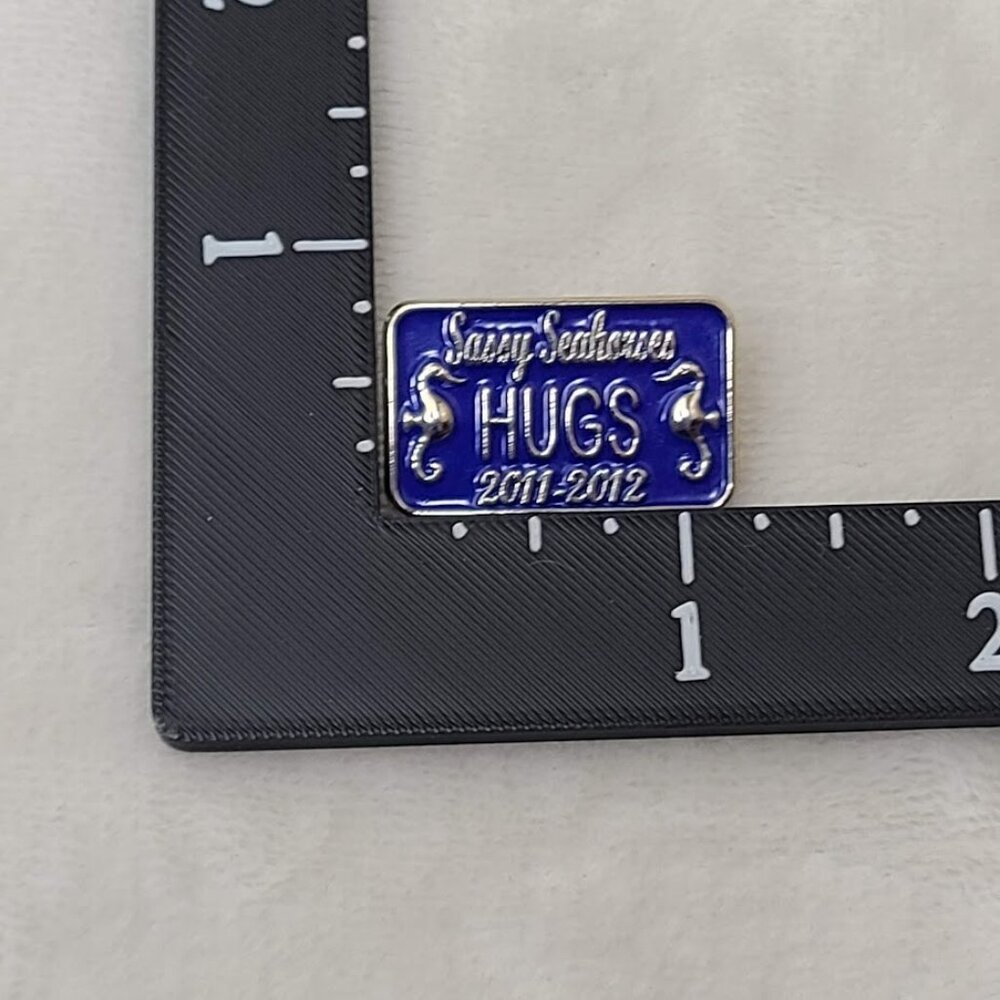 Sassy Seahorses HUGS License Plate Enamel Pin Pendant 2011-2012 - Picture 5 of 5